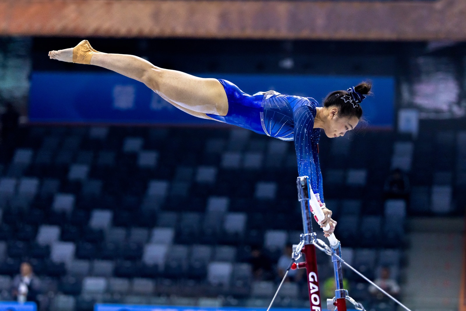 乔丹打爆魔术师，空中360度扣篮惊呆众人